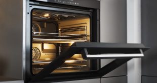 Bekos 2 in 1 SplitCook® technology allows two different dishes to be cooked simultaneously