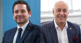 PR091 Nick Cowley Euramax Managing Director left and Andrew Scott Purplex Marketing Managing Director right
